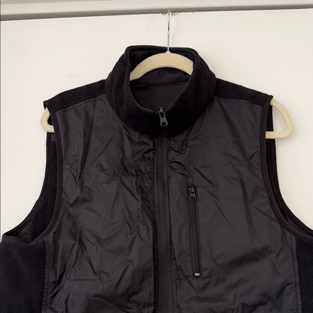 Men's Black Insulated Vest - Brand Unspecified